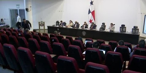 Comisión de Economía se queda esperando a funcionarios citados
