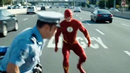 The Flash - Polis Çevirmesi