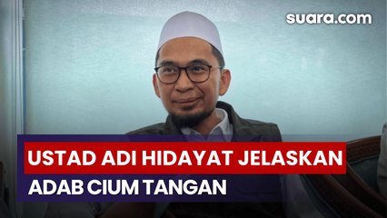 Ramai Soal Konten Pesantren, Ustad Adi Hidayat Jelaskan Makna Adab Cium Tangan pada Kyai