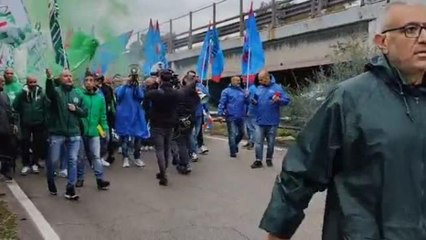 Ilva, scioperano i lavoratori a Taranto