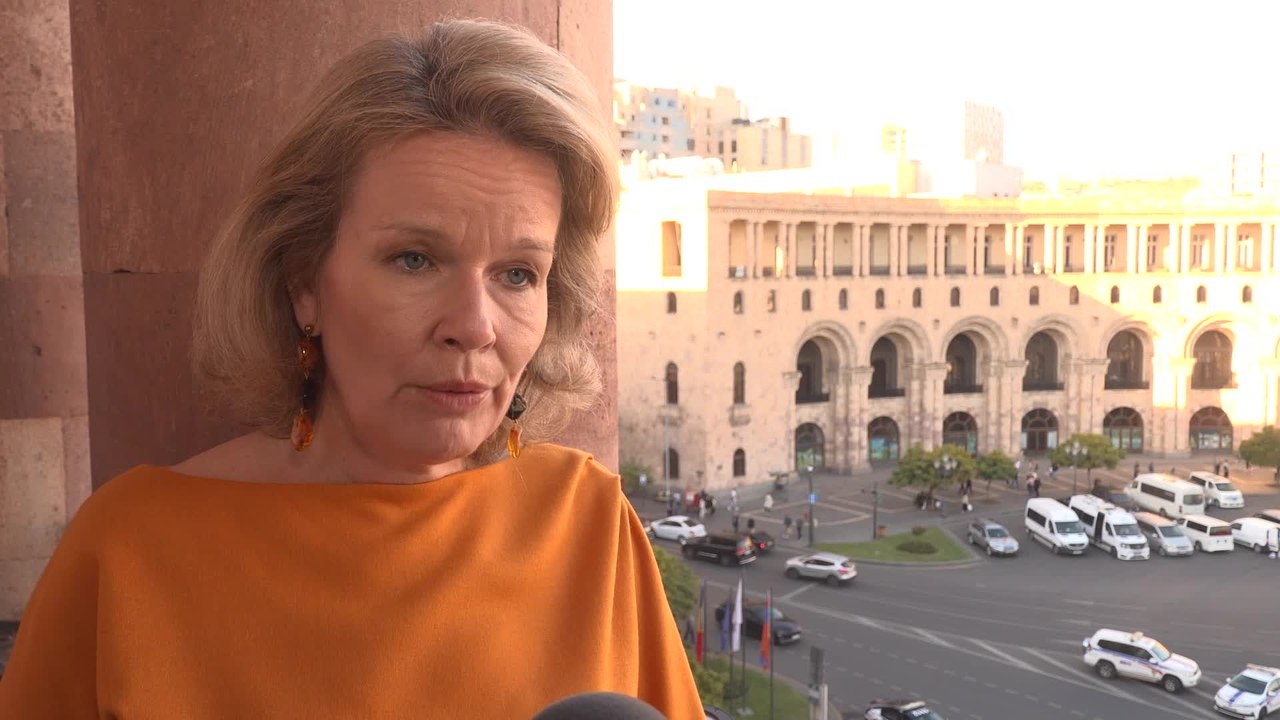 La Reine Mathilde en Arménie : "On peut faire la différence, et c'est quelque chose que j'ai pu remarquer ici"