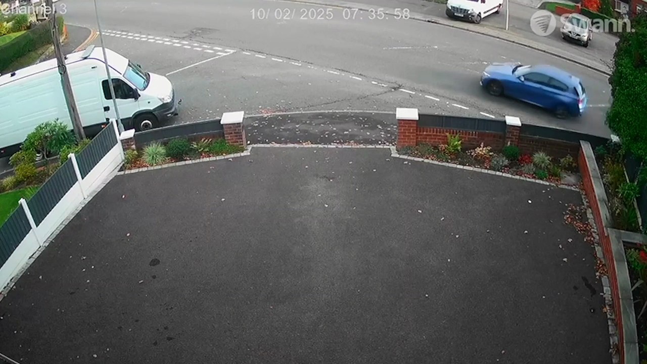 Chilling footage of Manchester synagogue attacker leaving his house before attack