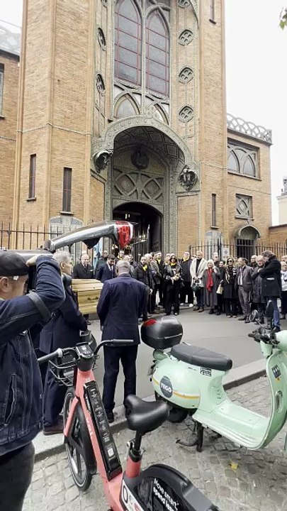 Valérie Trierwieler , Jean-Luc Romero-Michel, Didier Barbelivien , Jean-Noël Mirande - Les personnalités à la sortie des obsèques de Michel Michel, propriétaire du Banana Café à Paris, en l'église Saint-Jean de Montmartre, France, le 16 octobre 2025Ju