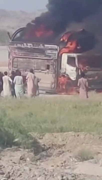 ITNA KHATARNAAK... PLEASE IHTIAT ZAROR KEJIYE