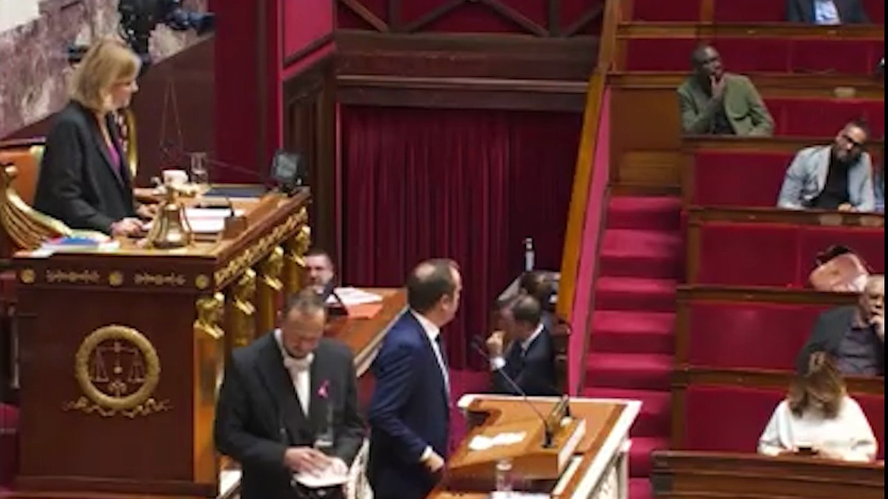 El Gobierno francés supera las mociones de censura gracias al apoyo de los socialistas