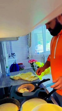 10 phút nấu mâm cơm? Anh tưởng em là Doraemon à 🔥🍳 👨‍🍳 Một lần biểu diễn là đủ. Từ nay, anh phải tự học luộc trứng, cắt hành không khóc và… đừng làm cháy nồi nữa nhé 🧅 🥲 Tình yêu bắt đầu từ bếp, nhưng kỹ năng thì phải tự rèn 💬📹