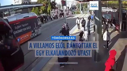 Videó: az utolsó pillanatban húzott ki az érkező villamos elől egy nőt egy török biztonsági őr