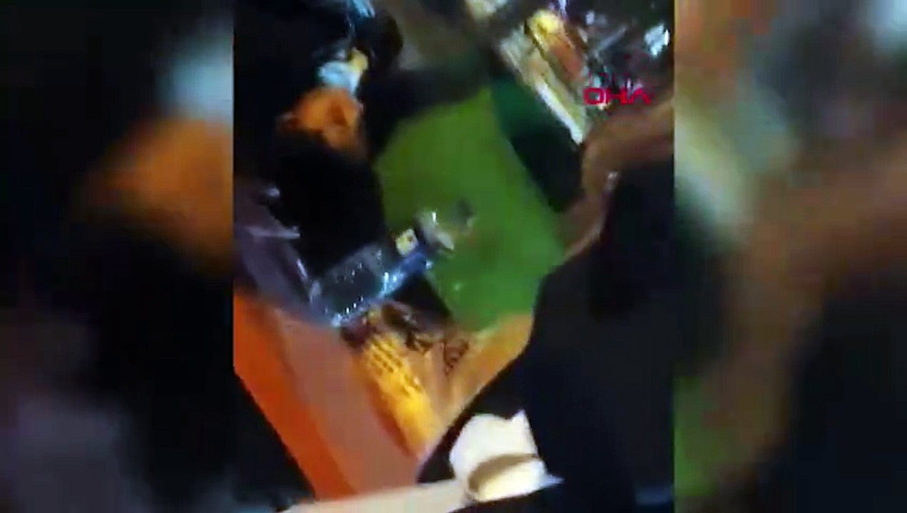 Genç kadını sokak ortasında darp edip başında sigara içmiş!