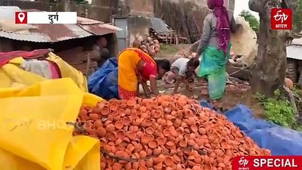 अयोध्या दीपोत्सव के लिए सिरसा गांव के कुम्हार बना रहे 5 लाख दीये, बारिश ने डाला काम पर असर