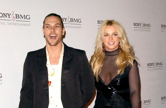 Kevin Federline accuse Britney Spears de l'avoir trompé avec une danseuse : Elles s'embrassaient à pleine bouche...