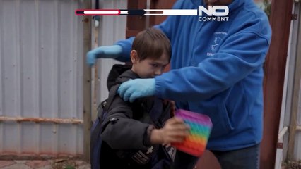 Ουκρανία: Εθελοντές απομακρύνουν πολίτες από βομβαρδισμένη πόλη