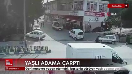 Sakarya'da geri manevra yapan otomobil, bastonla yürüyen yaşlı adama çarptı
