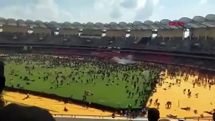 Eski başbakanın cenazesinde ortalık savaşa alanına döndü: Ölü ve yaralılar var