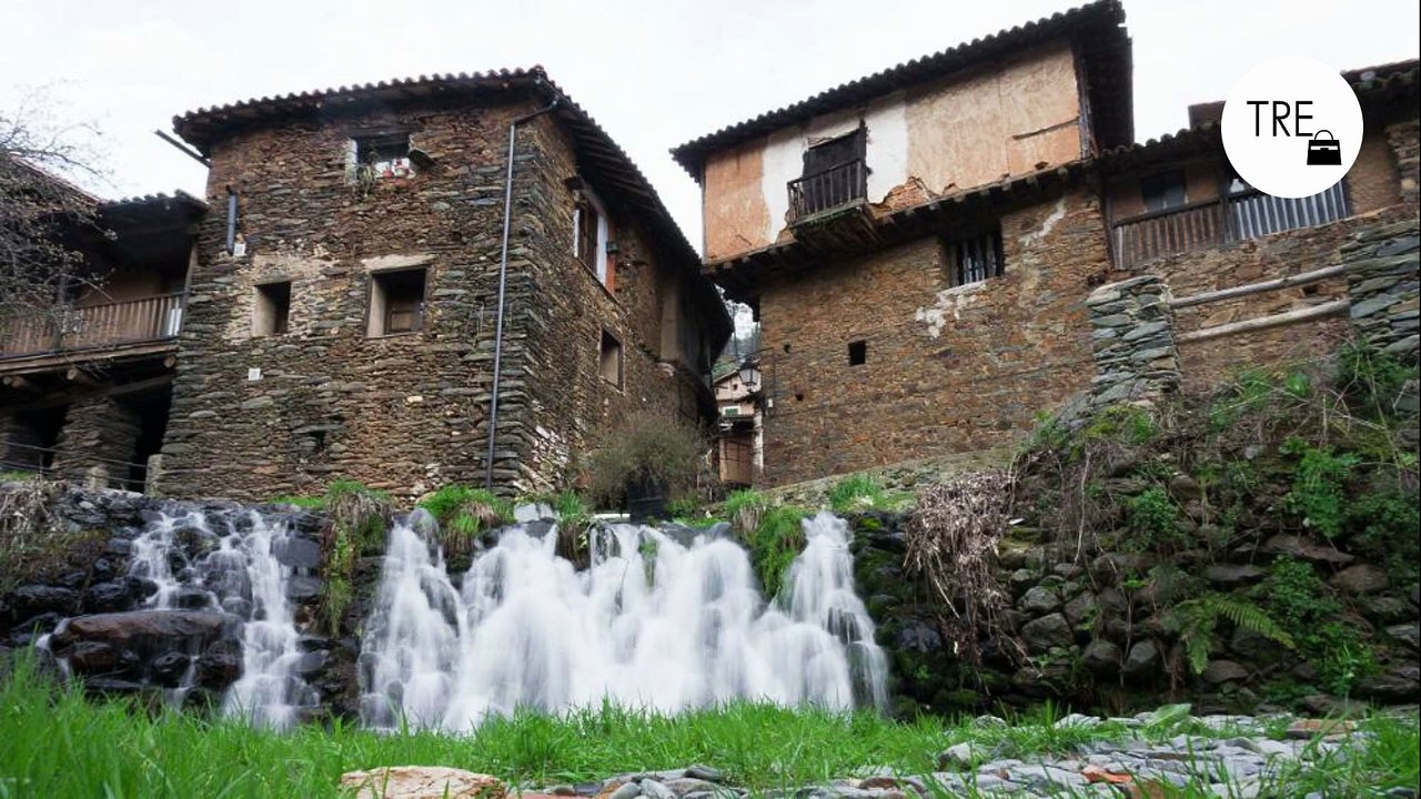 Cascadas, casas de piedra y rutas entre montañas: la escapada de otoño por el pueblo más bonito de Cáceres