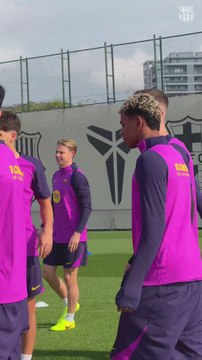 Pasillo a De Jong tras su renovación