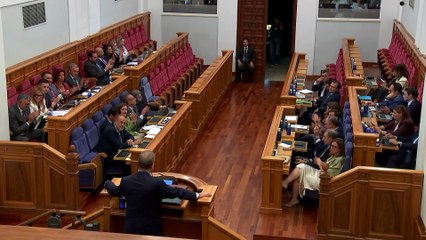 Vox tilda al PSOE de "banda criminal y mafia" y Page responde: "Ustedes añoran la dictadura"