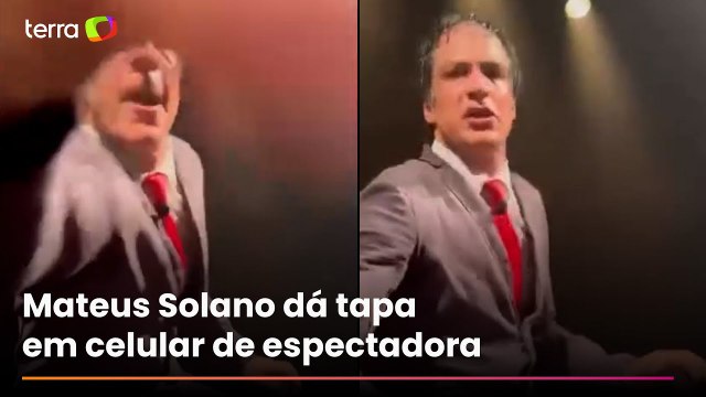 Mateus Solano dá tapa em celular de espectadora que filmava peça