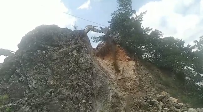 Otro deslizamiento de rocas afecta tramo La Virgen en la carretera La Vega–Jarabacoa