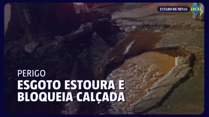 Esgoto estourado atrapalha trânsito e pedestres em São Pedro, em BH