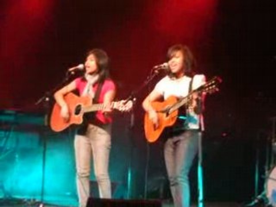 Cover acoustic That Girl (Mcfly) in Paris (08.03.08)