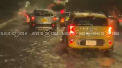 Inundaciones en la Autopista Sur a la Altura de la Estación Ayurá por Fuertes Lluvias