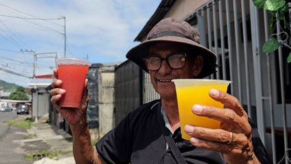 mqn-Conozca a don Enrique, el hombre que convirtió una mesa de frutas en el alma del barrio-161025