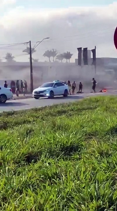 Familiares de mulher e criança desaparecidas fecham BR-104 em protesto por respostas