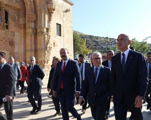 Bakan Ersoy Divriği Ulu Camii ve Darüşşifası'nı ziyaret etti