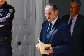 Berna González Harbour critica a Ábalos por "elegir a las chicas como si fueran una caja de bombones" y le augura un futuro "entre rejas"