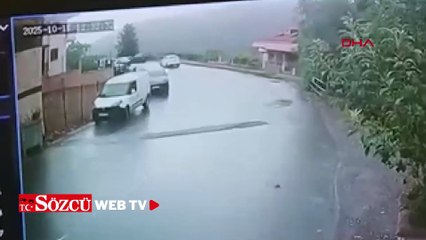 Sarıyer'de seyir halindeki TIR devrildi, çocuk parkında faciadan dönüldü