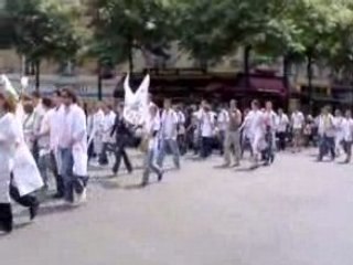 Manif pour le diplome des Kinés