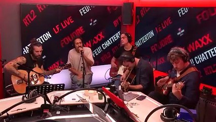 Feu! Chatterton & Waxx interprètent "Allons Voir" en live dans Foudre