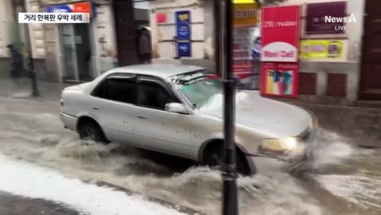 말레이시아서 초강력 토네이도에 10명 부상