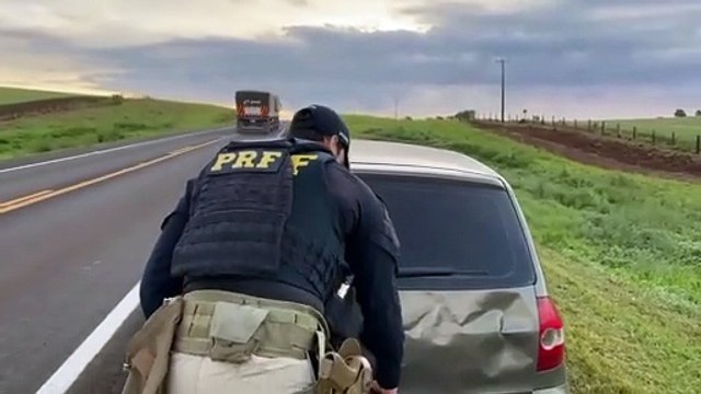 Carro carregado em Cascavel é apreendido com carga de agrotóxicos contrabandeados na BR-277, em Guarapuava