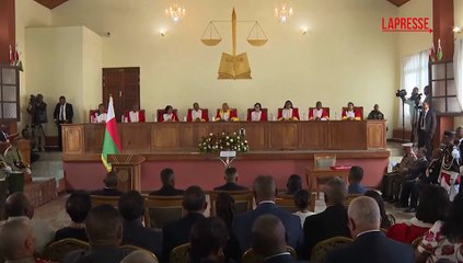 Madagascar, il leader del golpe militare Randrianirina giura come presidente