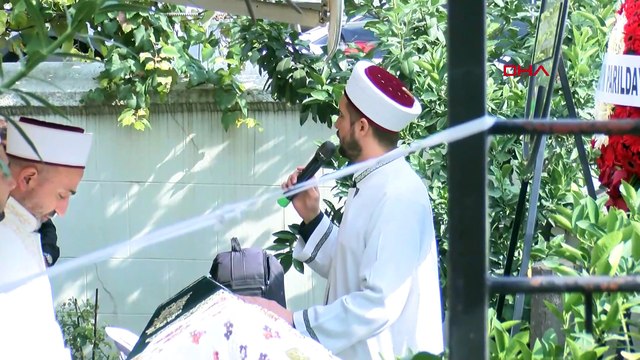 Ayrıldığı eski sevgilisi tarafından öldürülen Aysel Karakoç son yolculuğuna uğurlandı