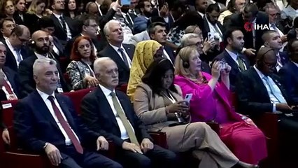 Cumhurbaşkanı Erdoğan: "Her ziyaretimde hayatın tüm zorluklarına rağmen yüzlerinden tebessüm hiç eksik olmayan Afrikalı kardeşlerimin yaşama sevincine hayran kaldım"