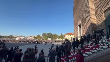 Padova, l'attesa per i funerali dei carabinieri morti a Castel d'Azzano: il video in Prato della Valle a Padova