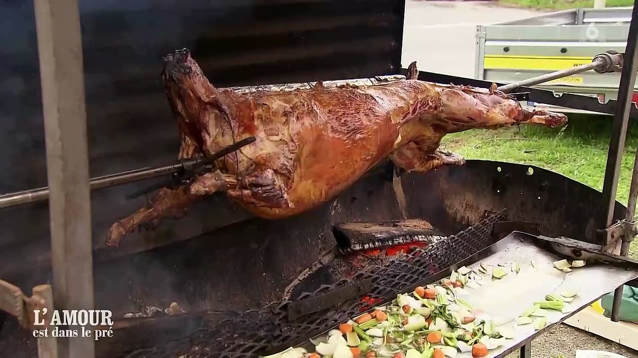 "L'amour est dans le pré" 2025 : Jean-Louis présente ses prétendantes à ses amis.