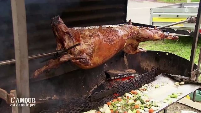 L'amour est dans le pré 2025 : Jean-Louis présente ses prétendantes à ses amis.