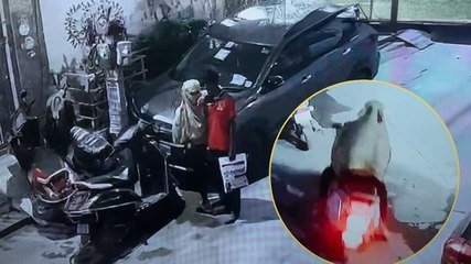 स्कूटी चोरी की अनोखी वारदात, Video