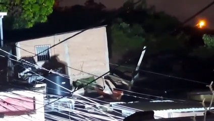 Mujer capta momento exacto del colapso de una casa en El Reparto