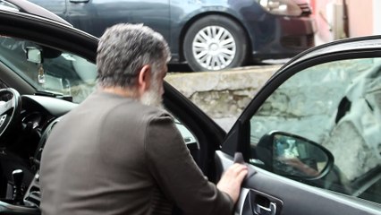 10 Oto Döşeme değişti yerine montajı yapıldı şimdi temizliği yapılıyor Telefon Aşağıda