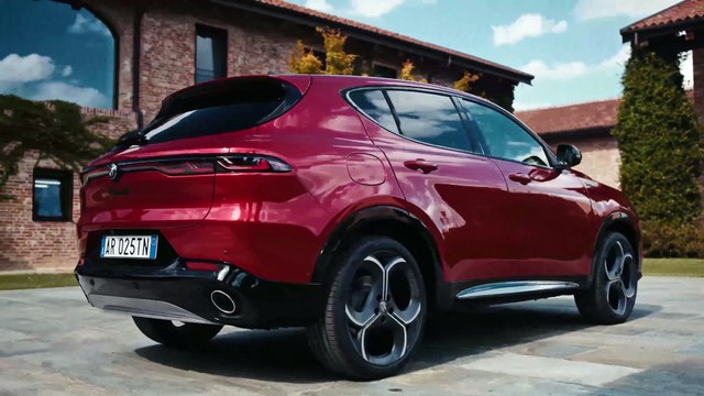 Le SUV compact italien Alfa Romeo Tonale restylé affirme son caractère sportif