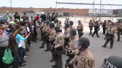 Chicago PROTESTERS Clash With Police as ICE Arrests Escalate Amid Trump Deportation Surge