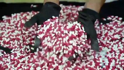 ضبط آسيويين بحوزتهما نحو 5 كيلو مخدرات و8150 حبة مهدئة