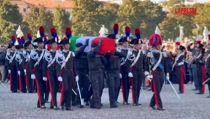 Strage casolare, i feretri dei carabinieri accolti dagli applausi a Padova