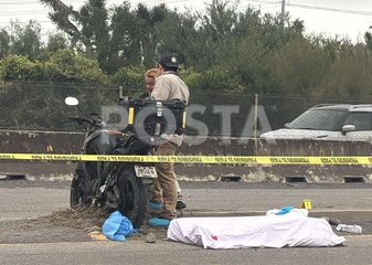 Motociclista muere tras chocar contra señalamiento en Salinas Victoria