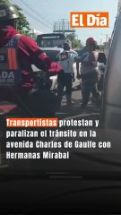 Transportistas protestan y paralizan el tránsito en la avenida Charles de Gaulle con Hermanas Mirabal