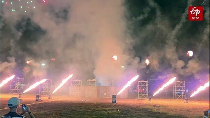 मनसेच्या दीपोत्सवाचा उद्धव ठाकरे यांनी पेटवला दिवा, ठाकरे कुटुंब एकत्र, फटाके अन् दिव्यांच्या रोषणाईनं शिवाजी पार्क उजळला